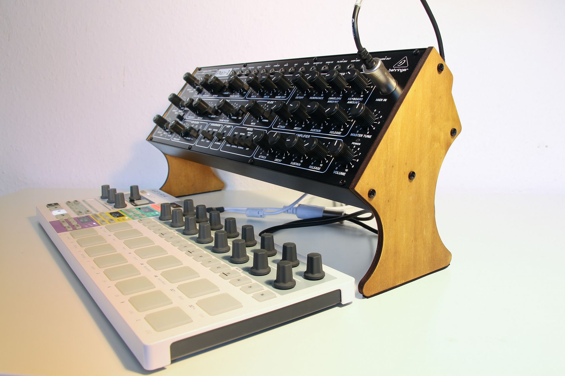 Savey, in Teac, with a Arturia Beatstep Pro Savey, in Teac, with a Arturia Beatstep Pro
